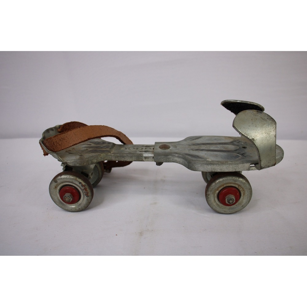 Vintage Jet Set Globe Skate Corp Roller Skates Adjustable Metal Straps